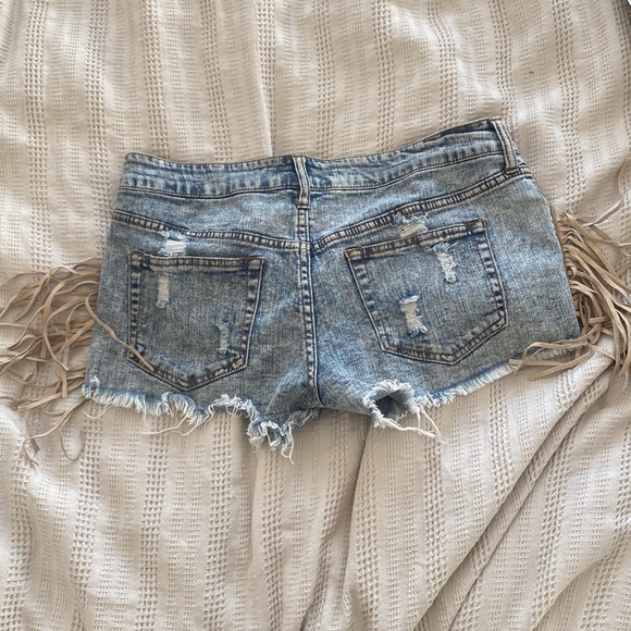 Fringe denim short shorts - Picture 2 of 2